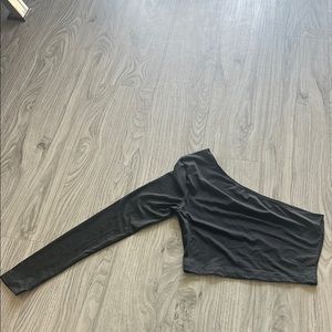 Black One-Shoulder Long Sleeve Crop Top